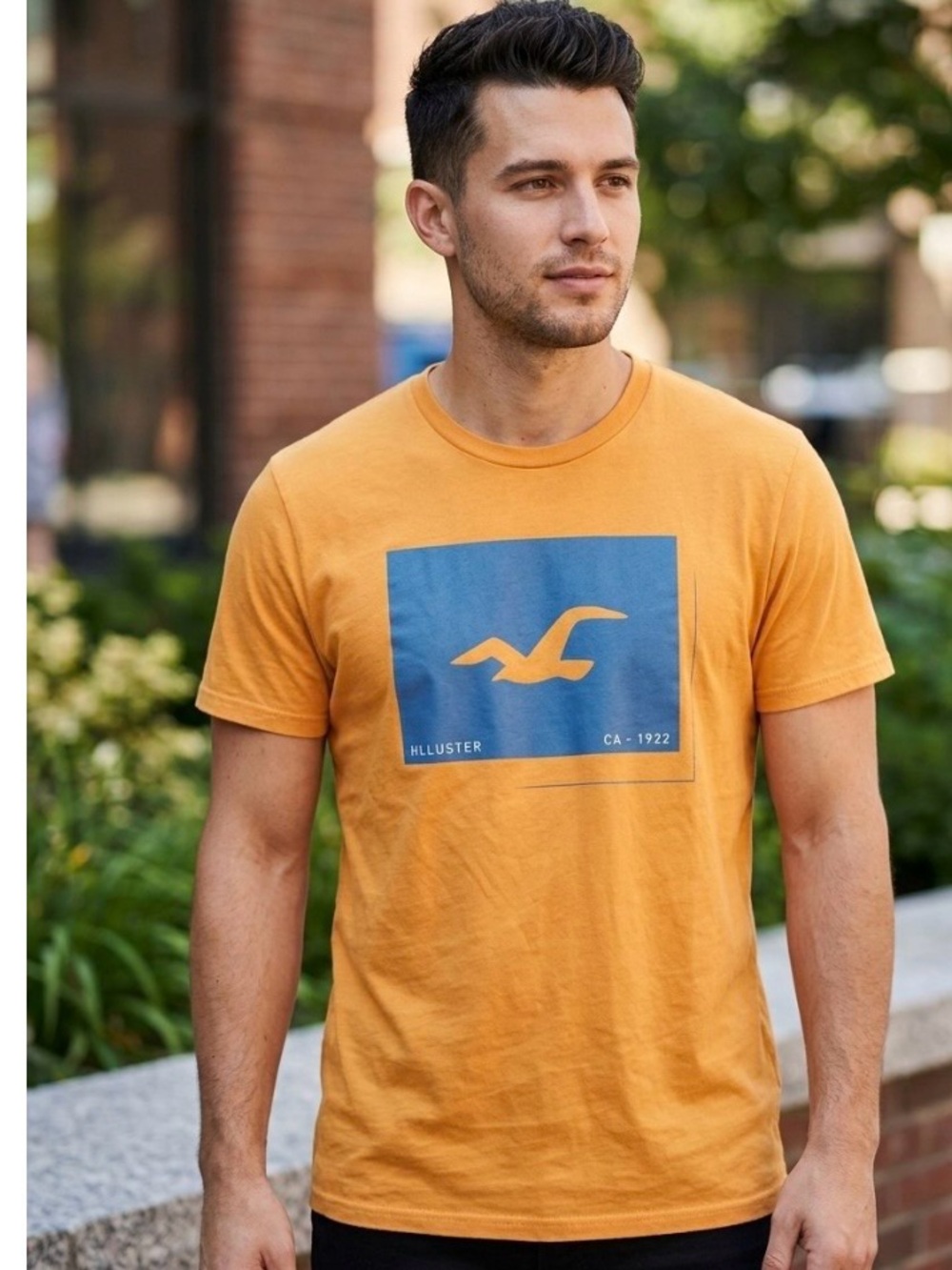 Hollister Co. Men’s Orange Graphic Tee Blue Box Logo XL Short Sleeve